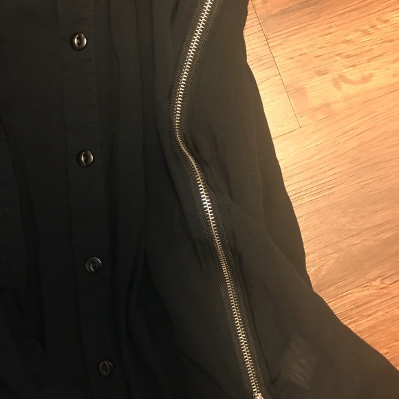 Button down collared shirt with zippers - Picture 5 of 7